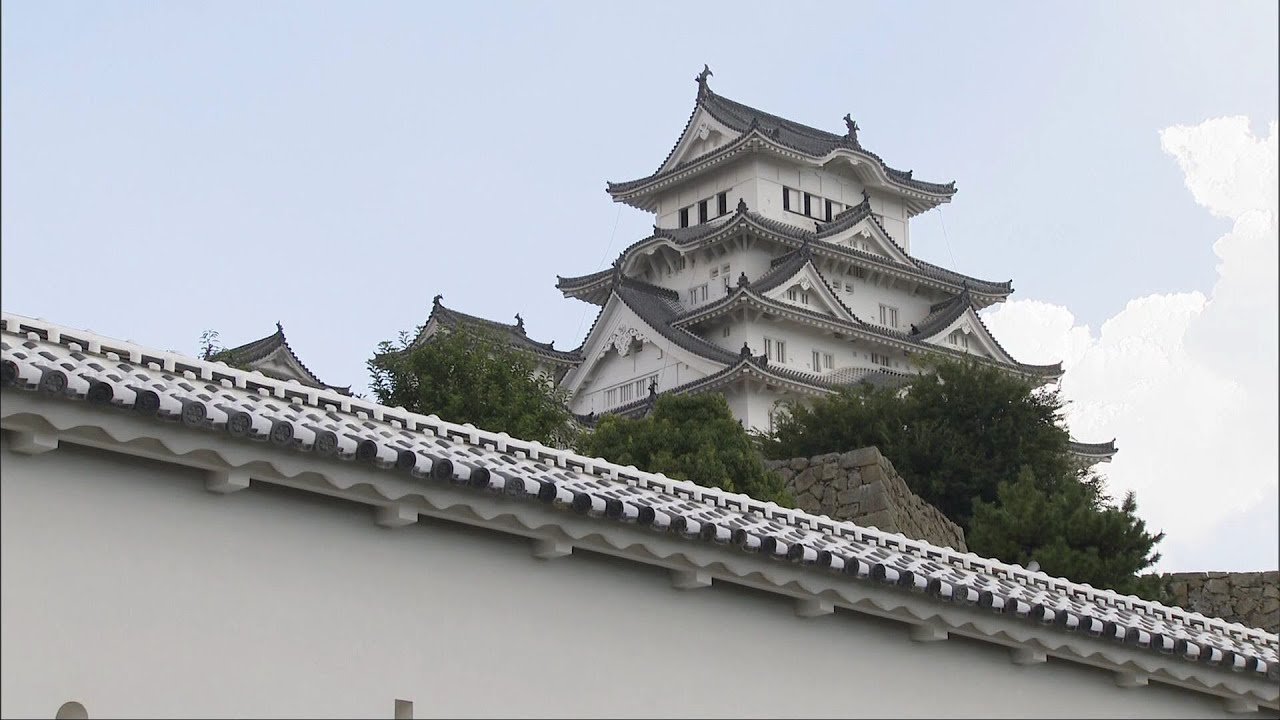 姫路城で、国の重要文化財で現存する城内最大の門「菱の門」内部を特別公開