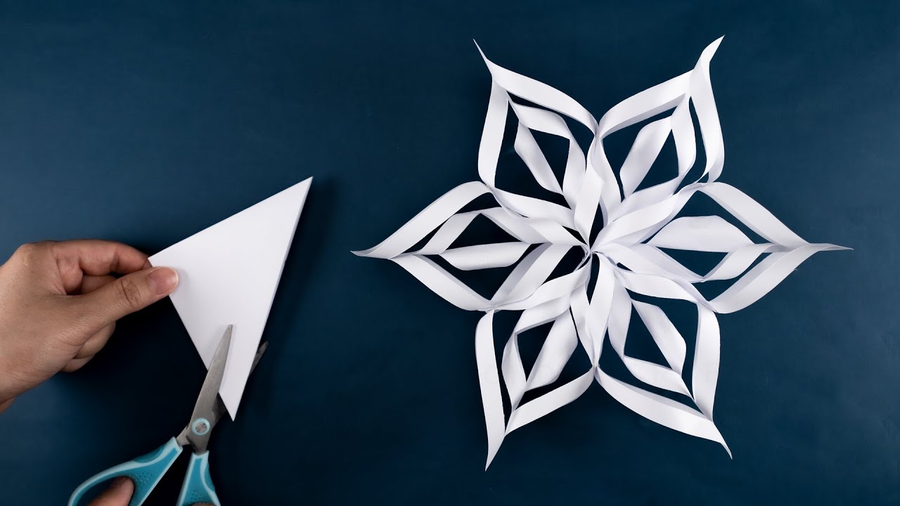 3D Snowflakes DIY - How to make 3D snowflakes out of paper - Christmas Decor Ideas