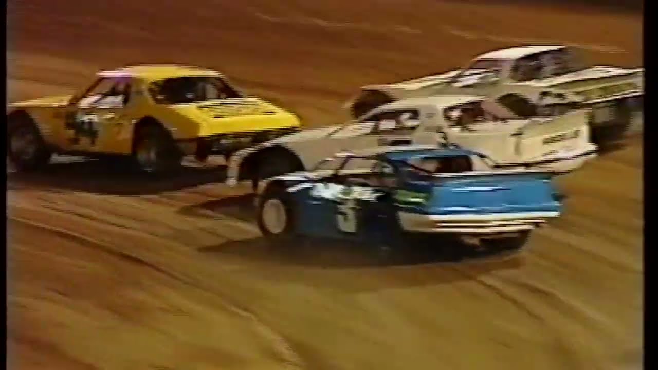 1997 Bill Miller and Cary McCarthy Super Sedan crashes at Speedway City, Adelaide.