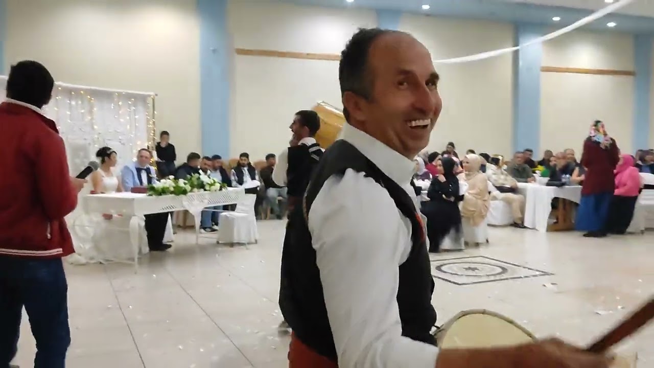 Çılgın davulcu Hüseyin ve ekibinden davul zurna şow..
