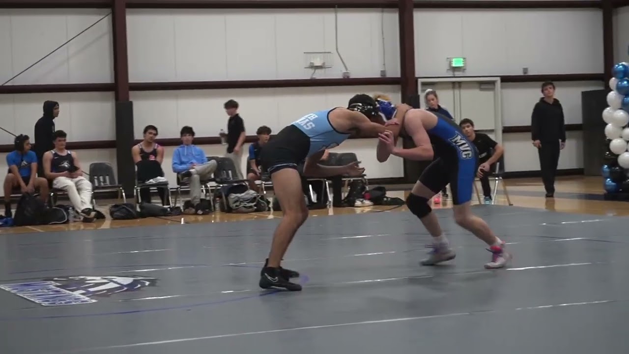 Борцовский поединок между командами North Salinas Vikings и Monta Vista Christian Mustangs (2026 ...