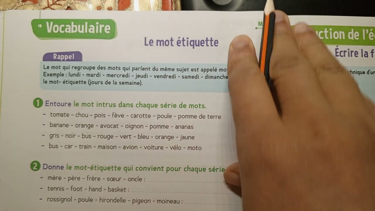 CE2: Vocabulaire : Le mot étiquette page 32 cahier d' activités Le trésor des mots