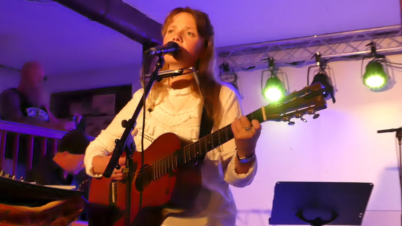 Ellen Sundberg på Carlas Näsby på Öland 20180808 - Genesarets sjö.