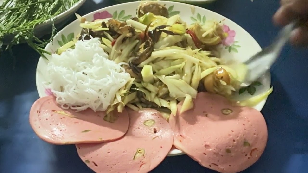ข้าวเที่ยง #กินข้าวเที่ยงพี่น้อง ส้มตำ
