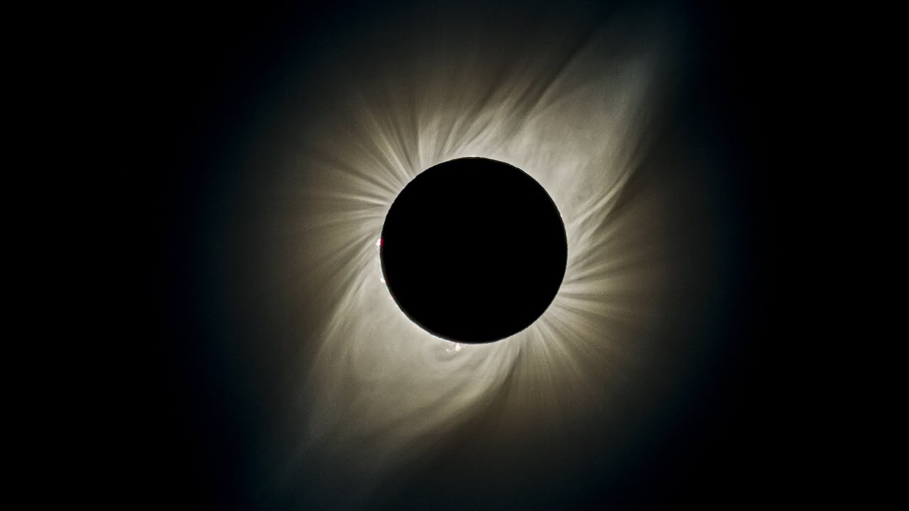 How to photograph a total solar eclipse by Loren Fisher