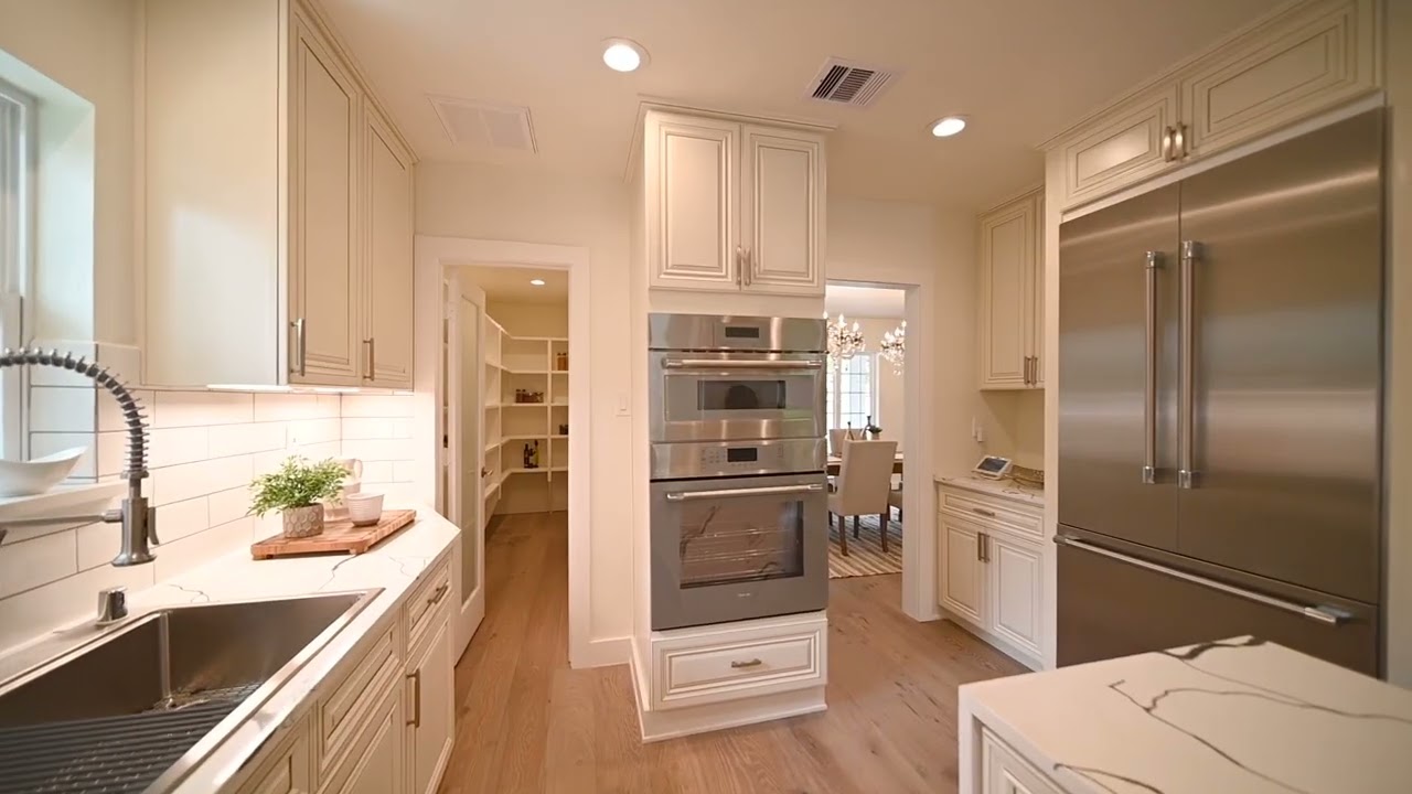 736 Voss Rd, Houston, TX 77024