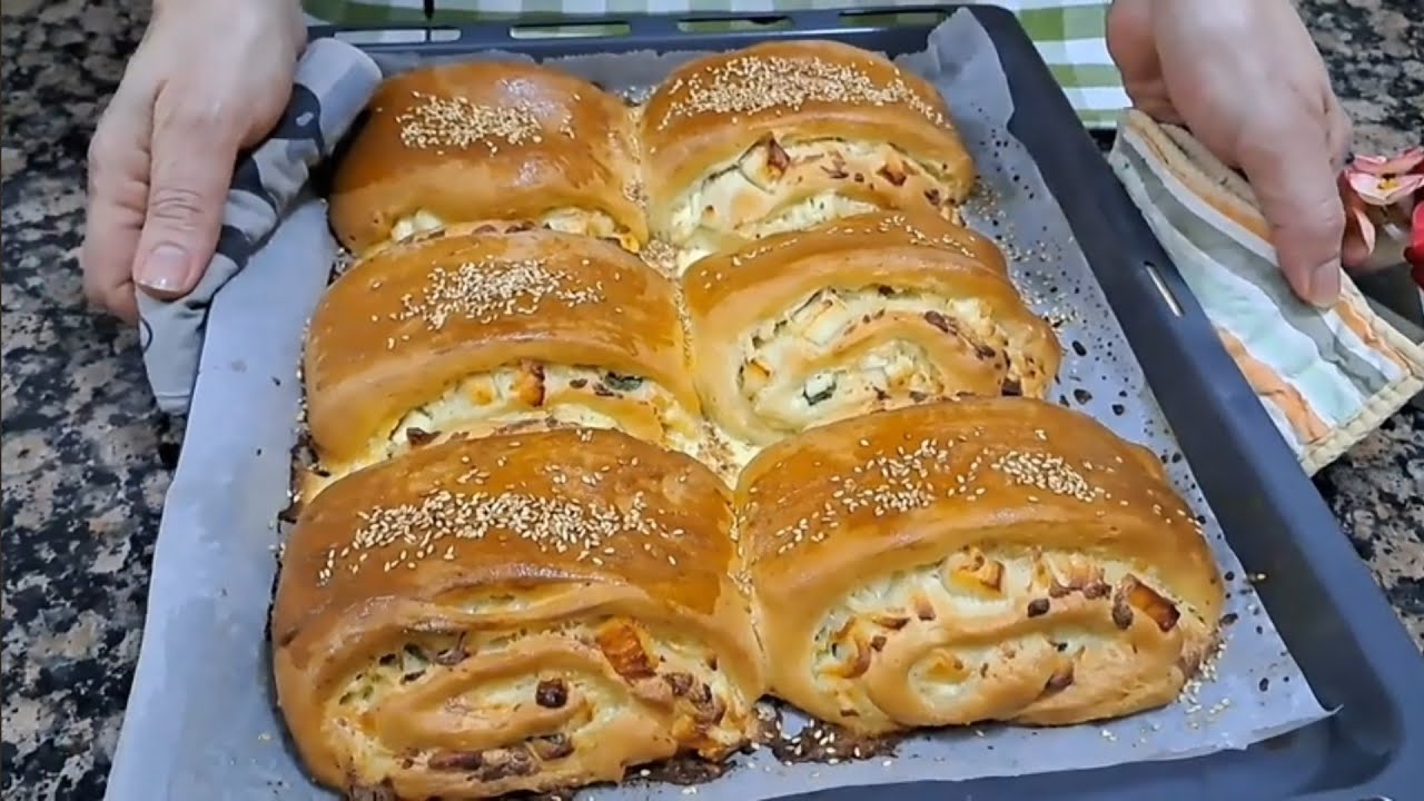 ΧΑΛΟΥΜΩΤΗ-Τυρόπιτα -Halloumi Cheese pie