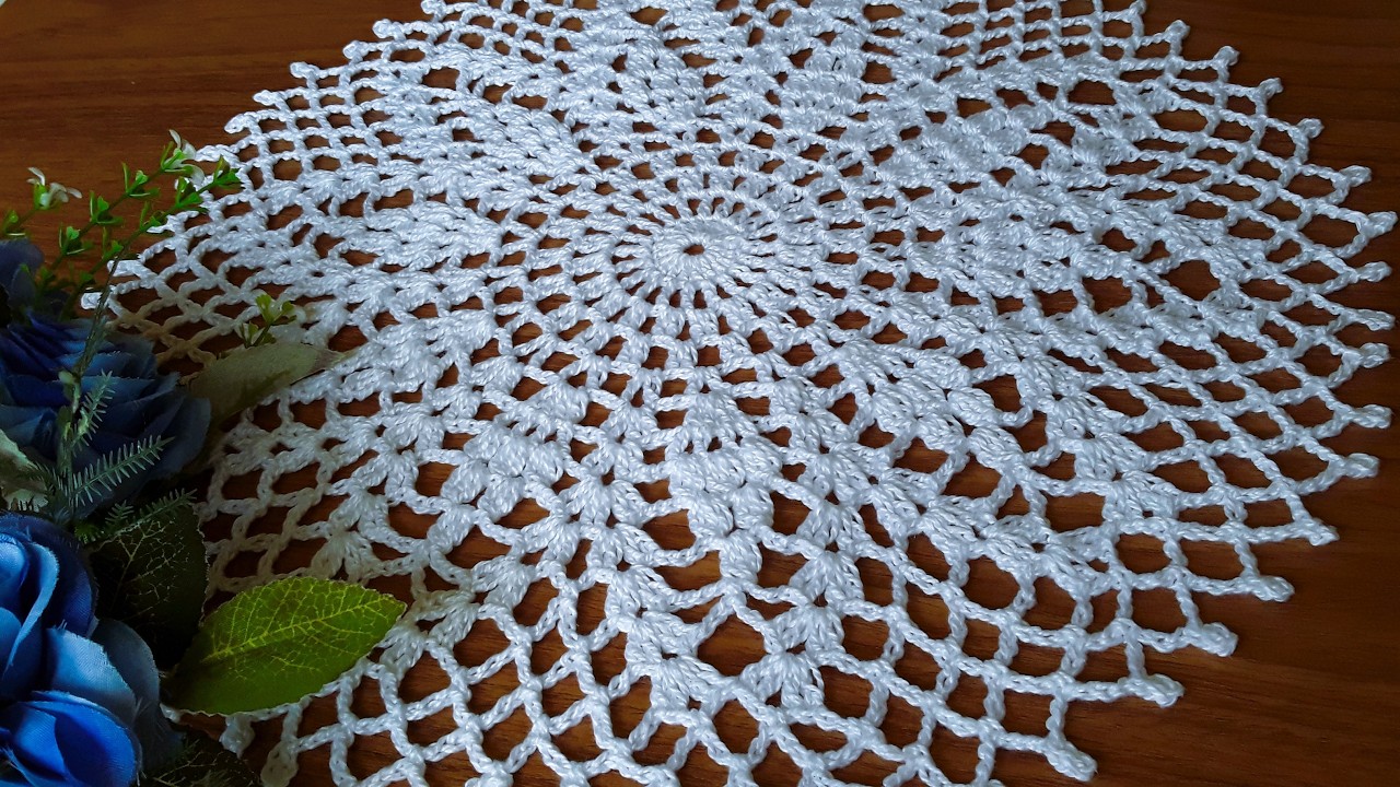 TOALHINHA  DE  CROCHÊ  REDONDA /  ABACAXI  / SIMPLES .