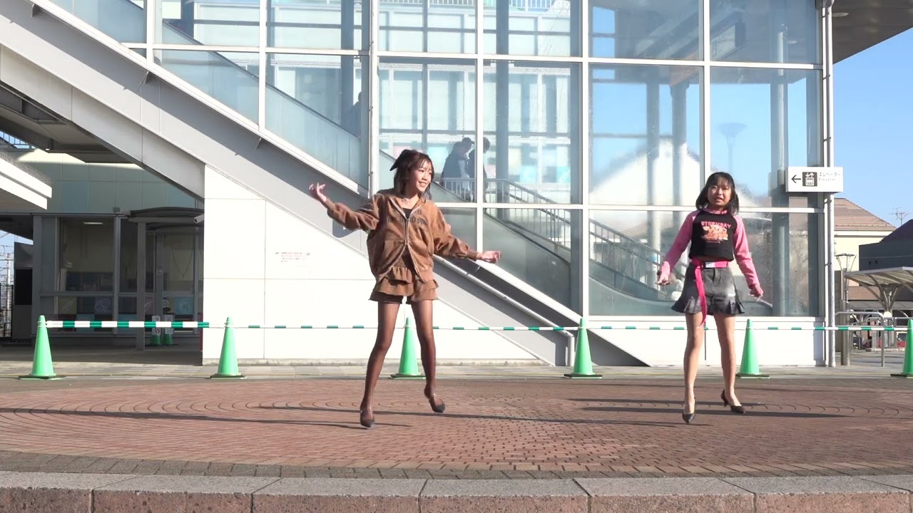 11月30日、第6回、まちなかアイドルフェスタ。YJCダンススタジオ。「GENIE」(PiYo&モコ)