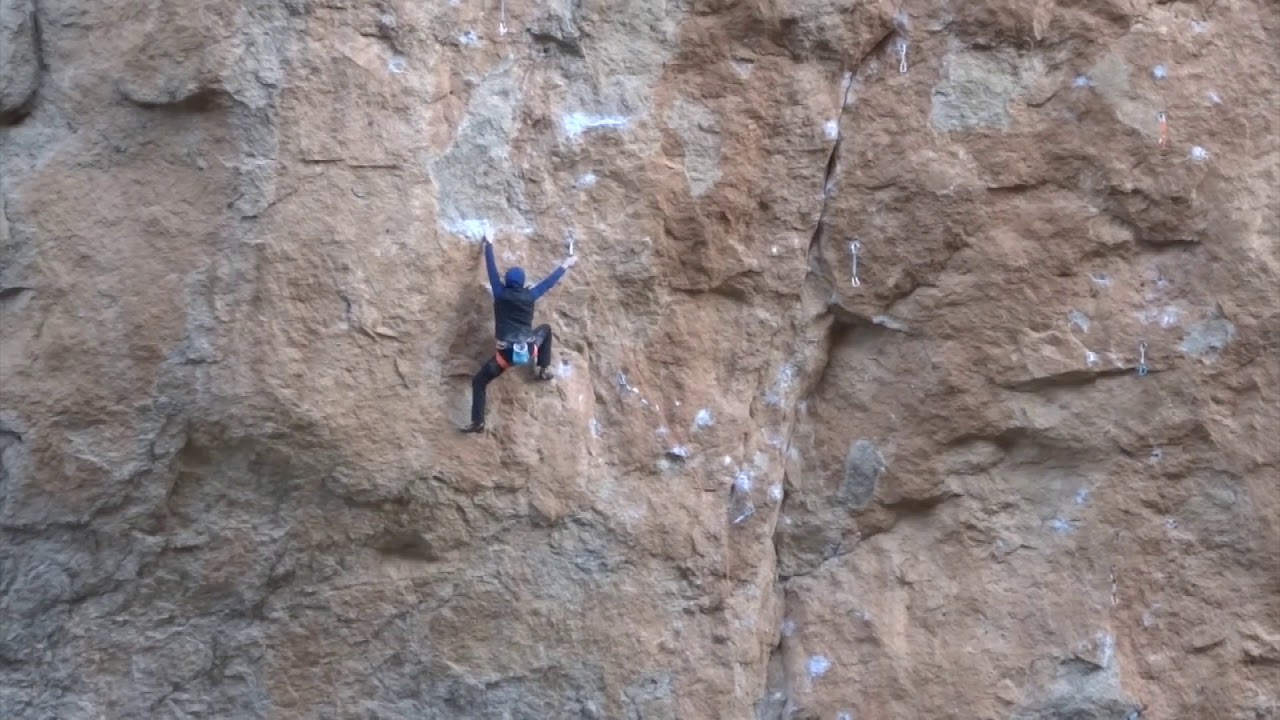 Anak Verhoeven climbs El Rastro-8c+ in Siurana (2017)