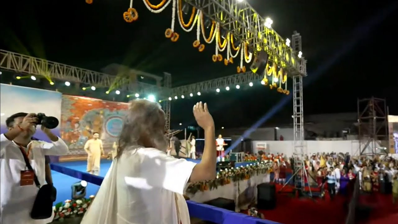 Sri Sri Ravi Shankar Gurudev Entry today to Satsang from Mumbai
