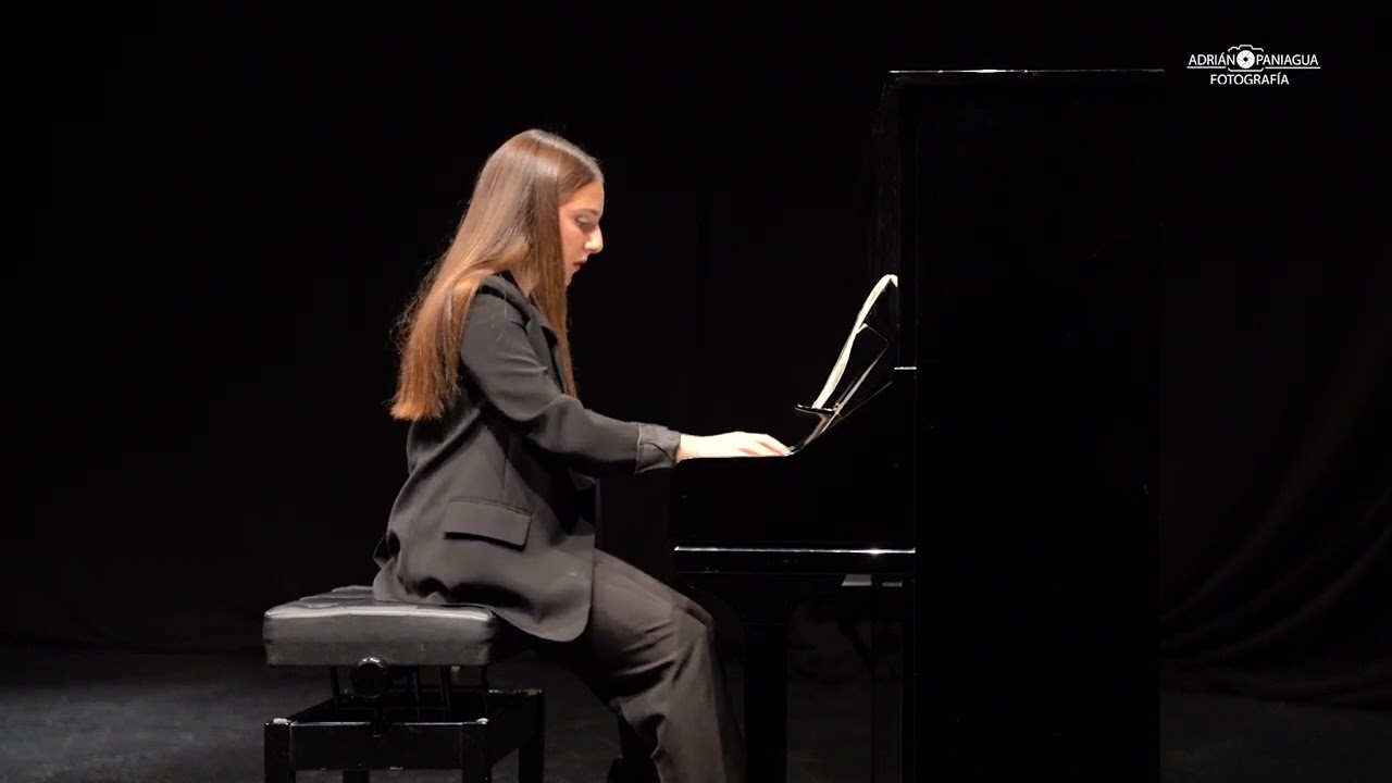 Krystel Mulas Hierro interpreta Rue Des Cascades de Yann Tiersen