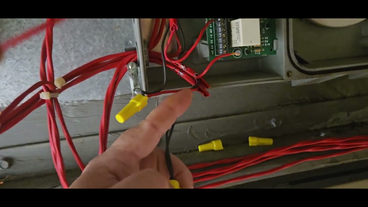 Wiring on a simplex model 2098 9645 duct detector explained. #simplex #duct #detector #fire #alarm 
