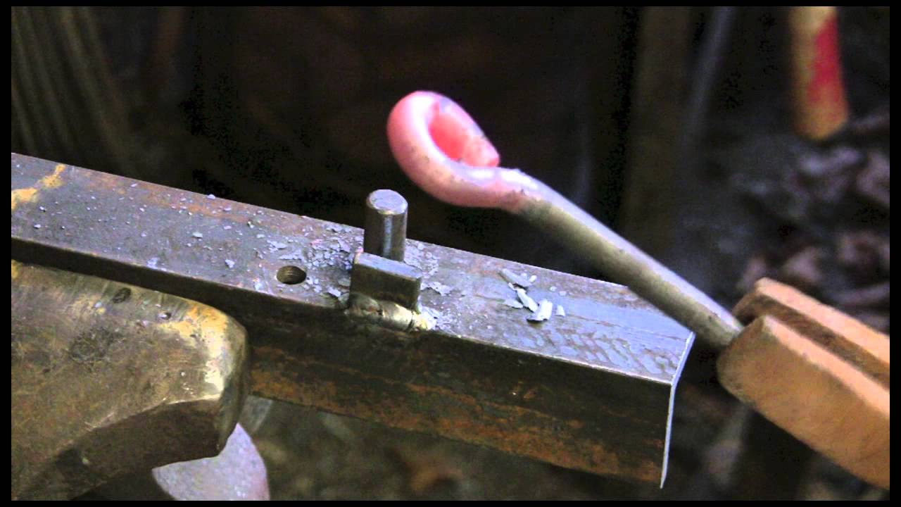 Tailboard hook.