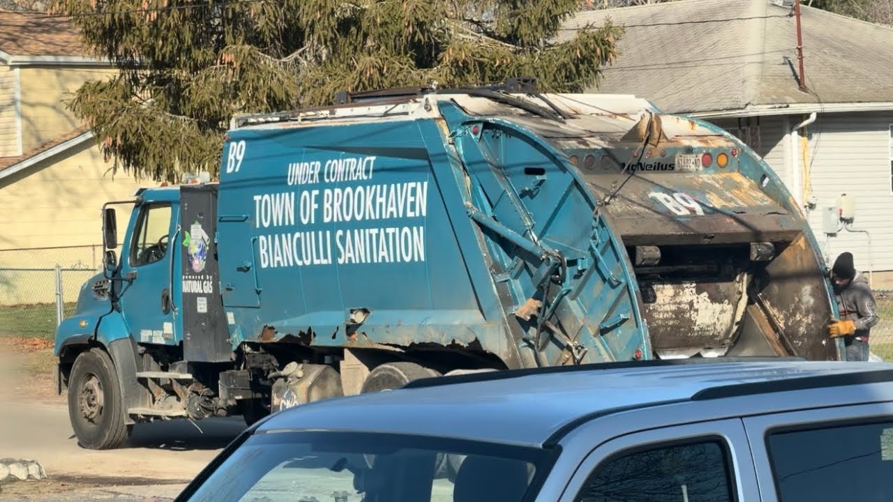 NEW! Town of Brookhaven CNG Freightliner SD McNeilus Garbage Truck B9 Picking Up the Recycling