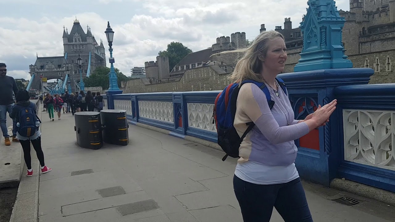 LONDON WALK (2019) --- from TOWER HILL station to TOWER BRIDGE