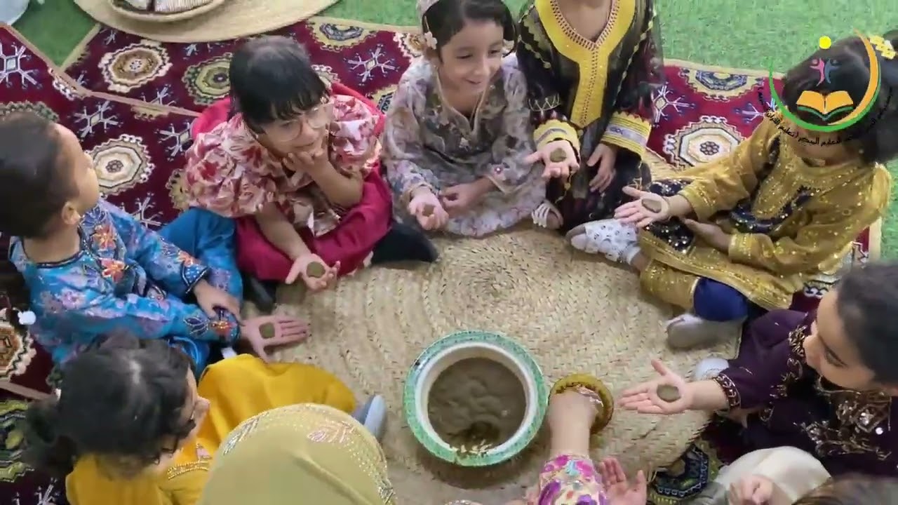 يوم المرأة العمانية في مدرسة براعم الحبي للتعليم المبكر( تعليم القرآن الكريم )