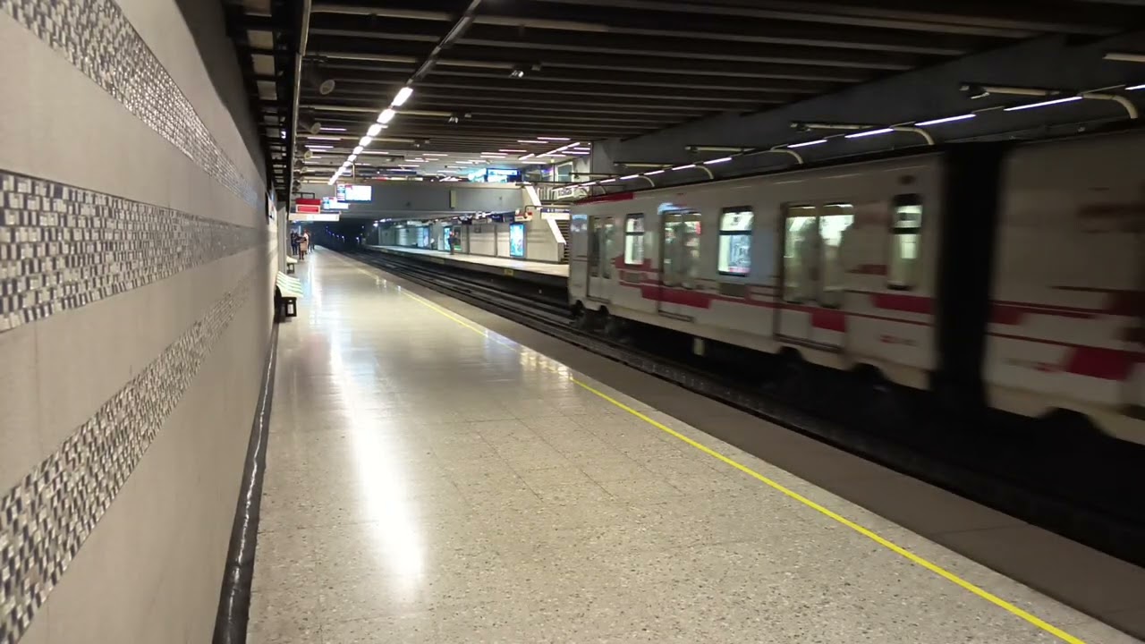 Metro de Santiago | Línea 1 | Trenes CAF NS-12, CAF NS-07 y Alstom NS-93 en Estación Alcántara