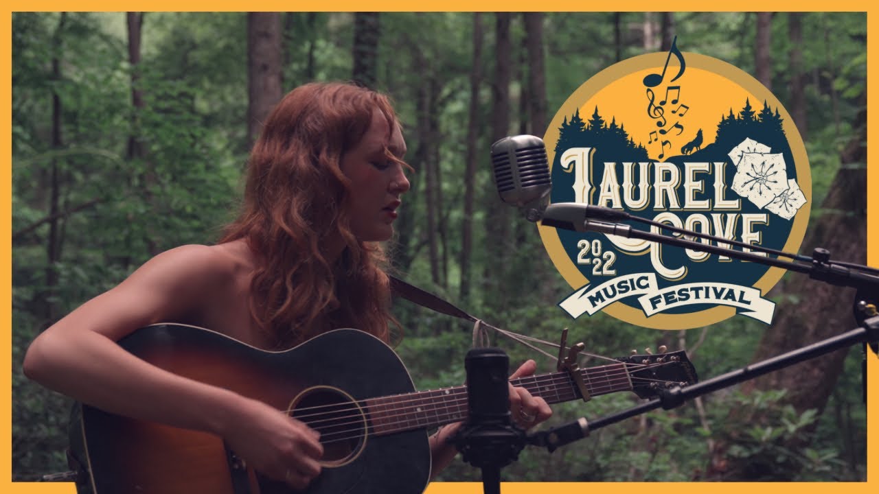 Bella White - Concrete and Barbed Wire (Laurel Cove Sessions) | Musical Moonshine