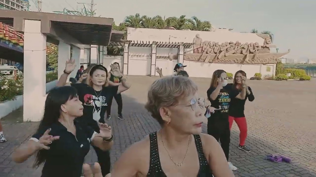 V10 Tue am zumba session at E4 students Anna Sadsad & Jean Mercader #tatakizasfamily061422