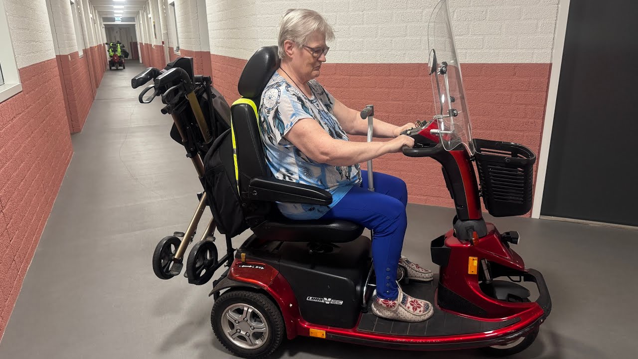 Rollator meenemen op de scootmobiel? Zo doe je dat veilig en makkelijk! Met een rollatorhouder.
