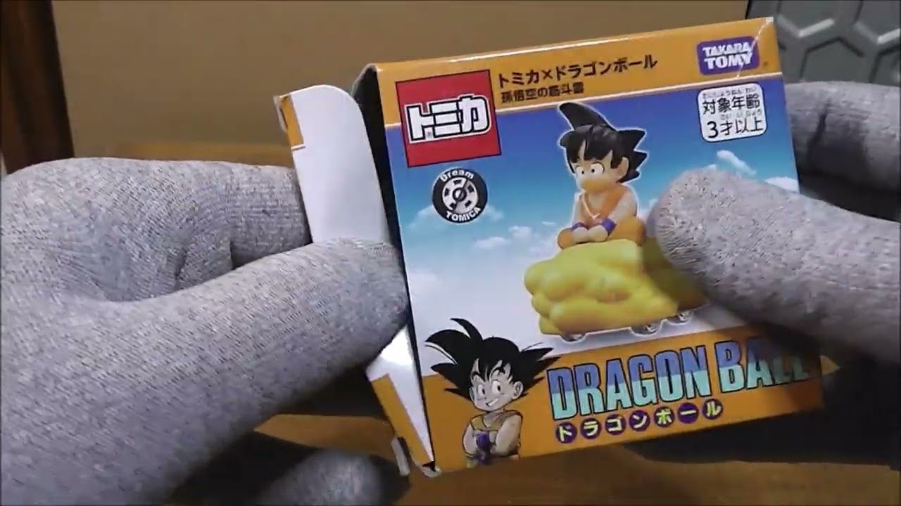 ゼリー状の接着剤とトミカの孫悟空と筋斗雲