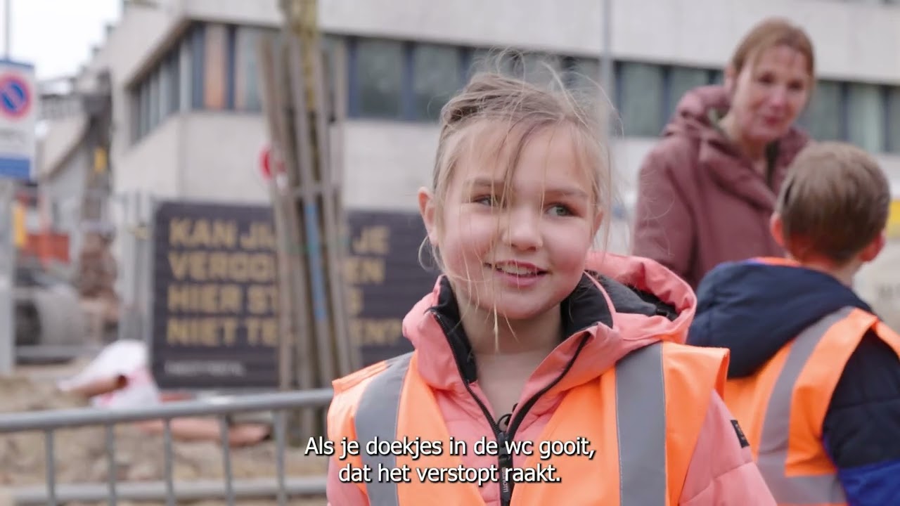 Kinderen bij Parkschool leren over riolering