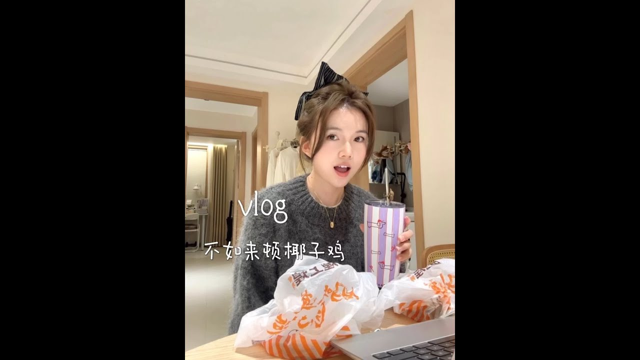 isfj沪漂打工人下班日记📔 周五就是放肆吃喝的好时刻！ 下班路上打开歌单🎵去吃一顿椰子鸡火锅，周五下班就是会让打工人彻底舒展开！拖延大王总算把上周五的视频剪好了🫣好消息是又要到周五了😉～