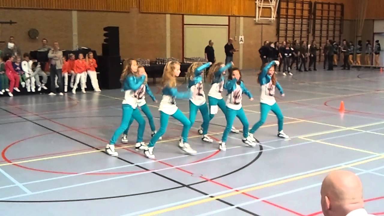 Zoë Melieste met Cool Moves in een danswedstrijd in de Hoornse Vaart te Alkmaar