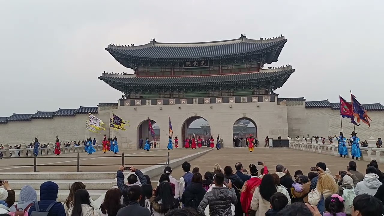 The Gyeongbokgung Palace Guard Changing Ceremony (Sumunjang) 