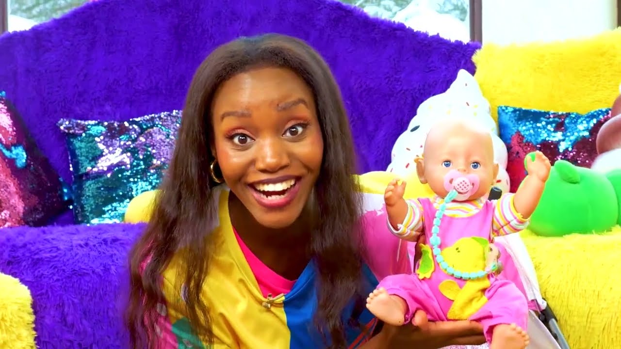 Baby Emily doll and her babysitter are trying to help the little shark find its mom.