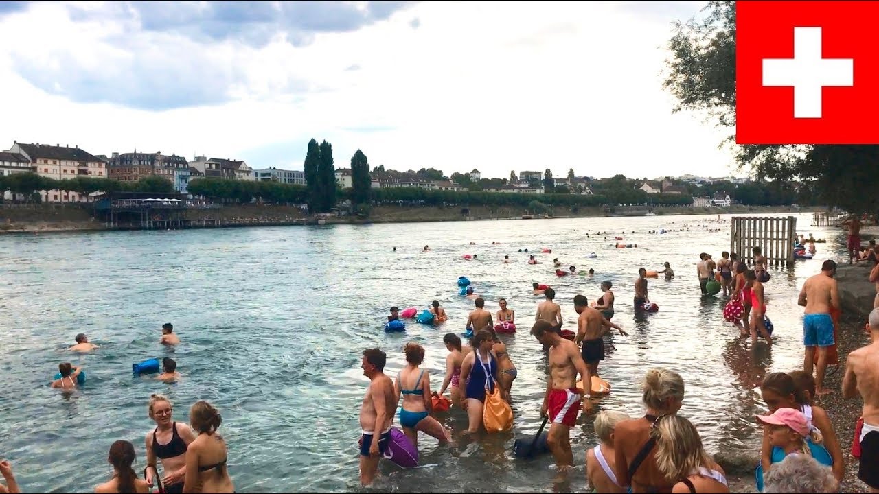 Schweiz Basel - Rhein schwimmen nach Feierabend