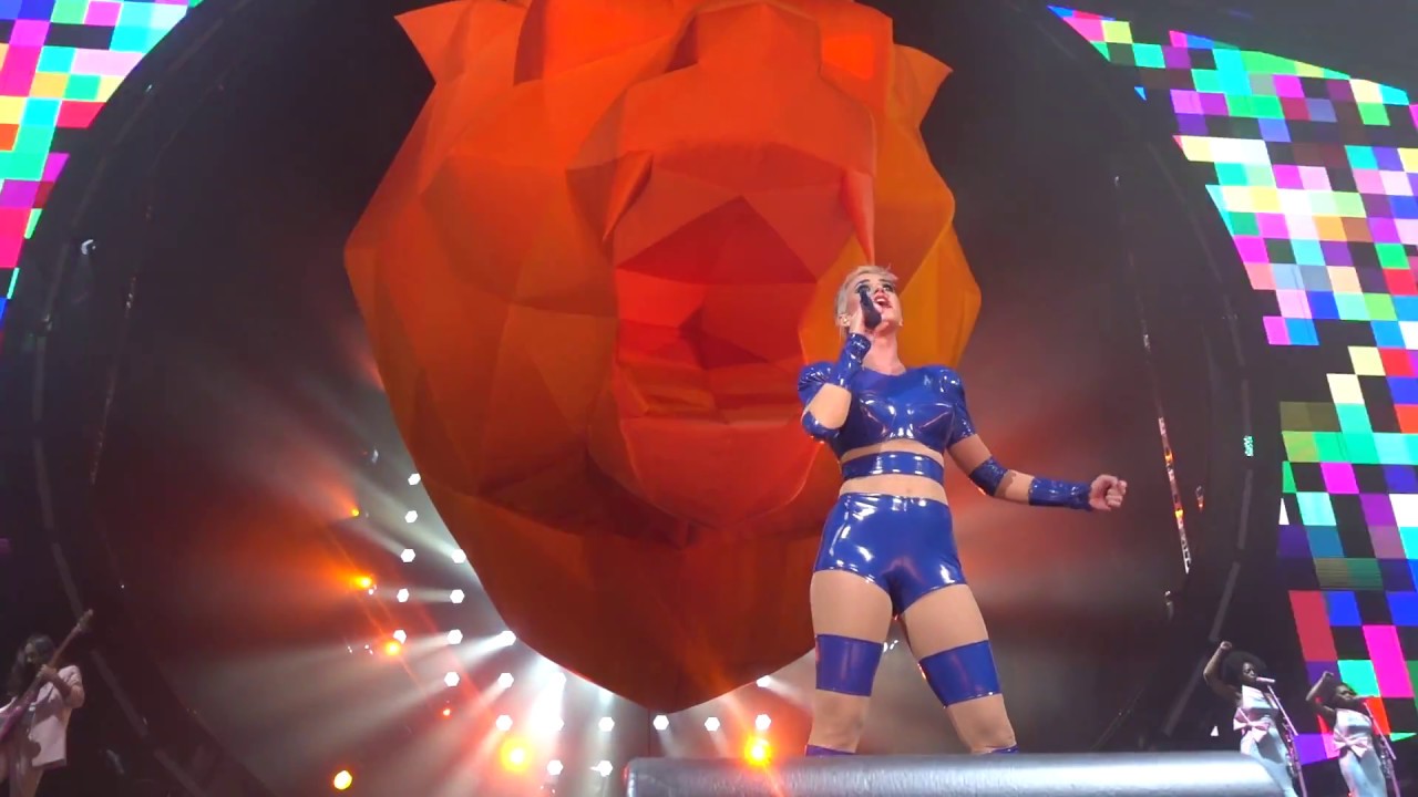 Katy Perry - Roar: Witness: The Tour Opening Night in Montreal (09/19/2017)