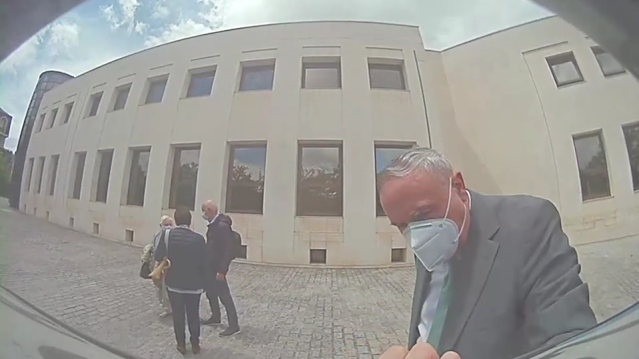 Salida de la reuni&oacute;n en Lehendakaritza desde una DashCam del Tesla 2/5