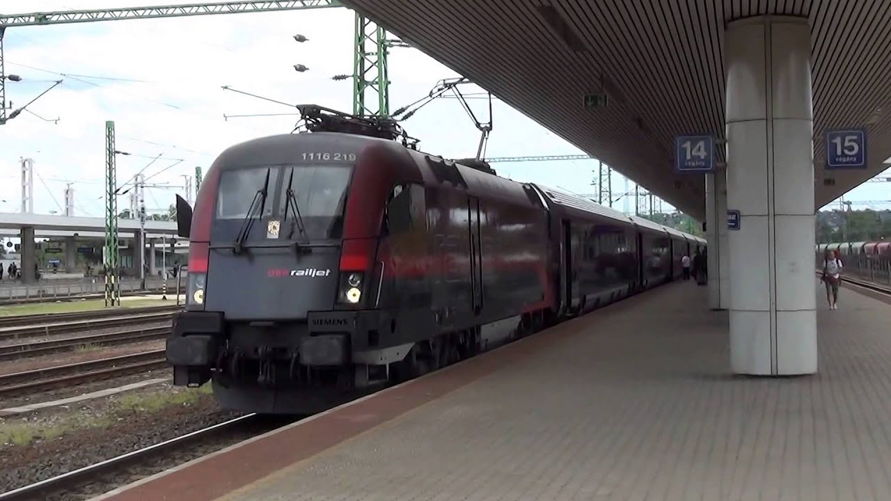 Budapest Kelenföld: Railjet Zug kommt aus München Hauptbahnhof und Wien Westbahnhof an