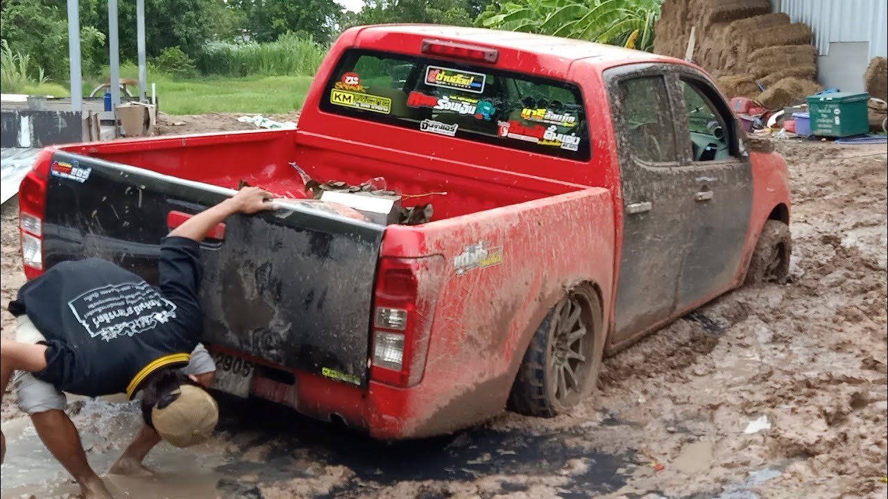 ฝนตกเป็นเหตุสังเกตุได้ ยางฉีกเลยหนูเเดง