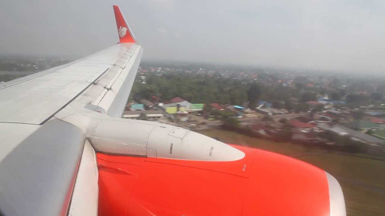 Lion Air B 737 900ER landing at Sjamsudin Noor Airport in Banjarmasin