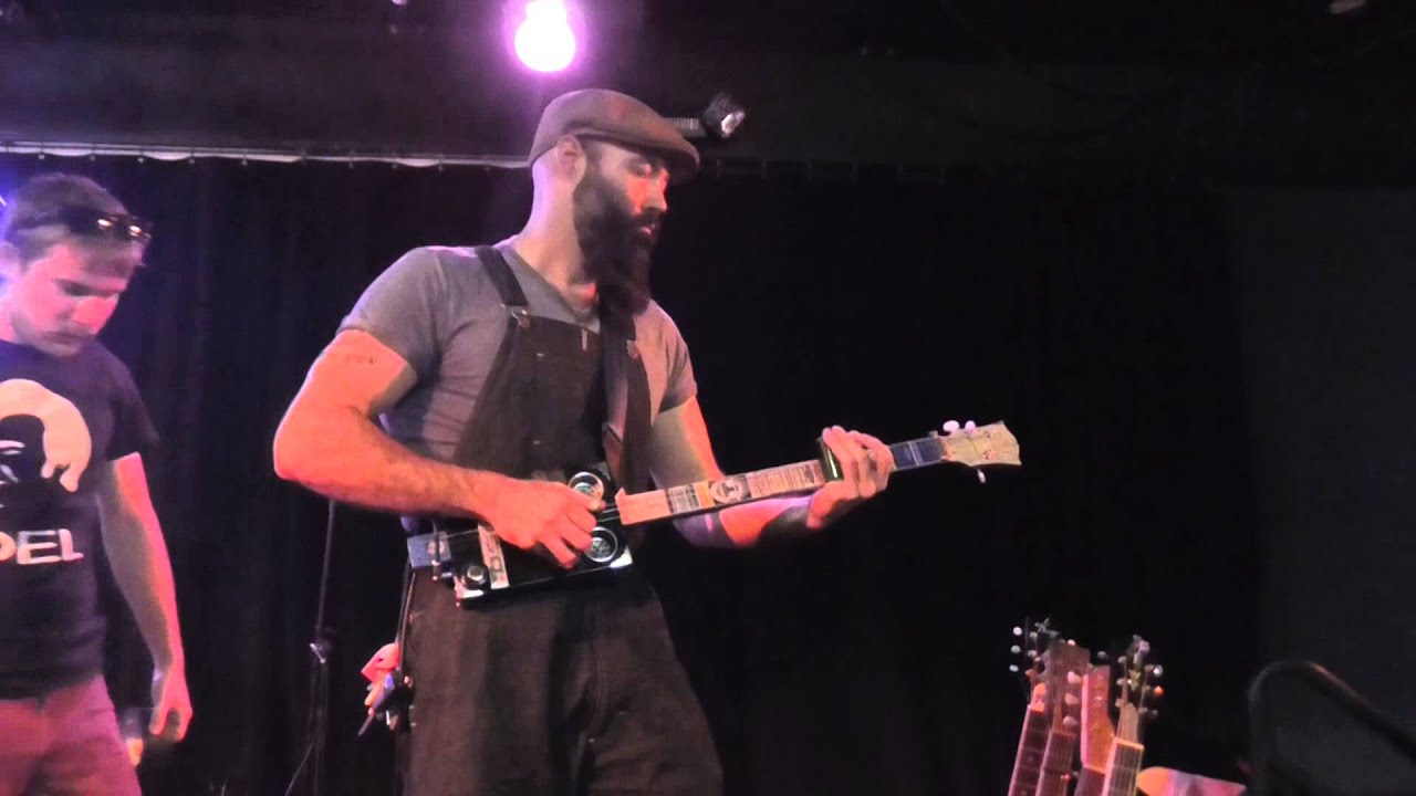 Reverend Peyton cigar box guitar sound check at the Lyric Theater