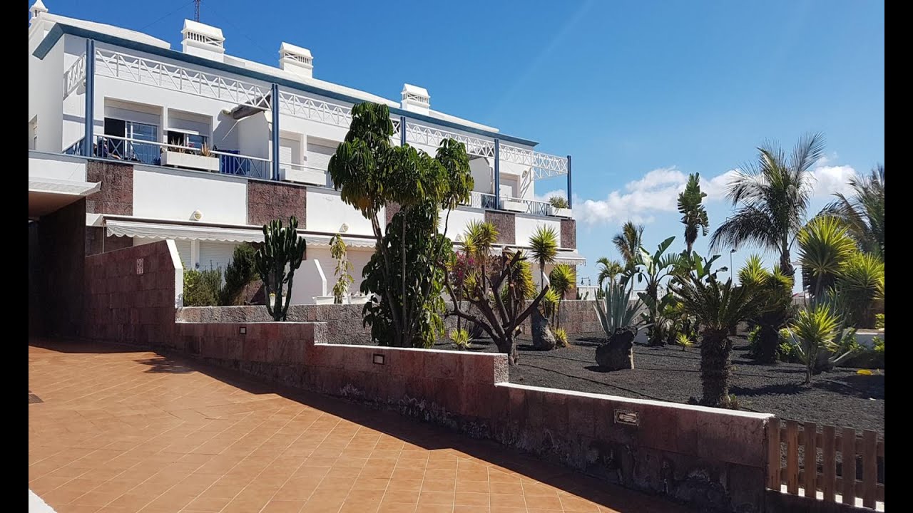This prestigious apartment is located in Puerto del Carmen,