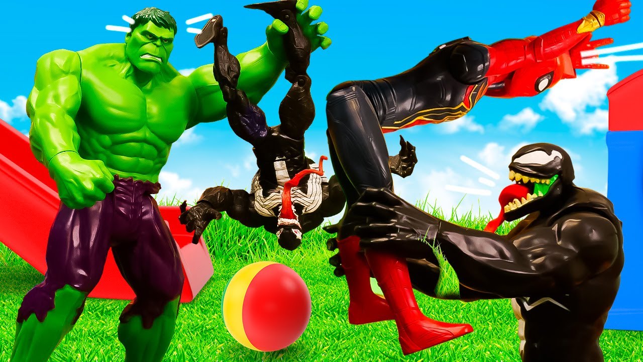 La lotta dei supereroi Hulk e l'Uomo Ragno al parco giochi! Scuola Allegra. Video per bambini