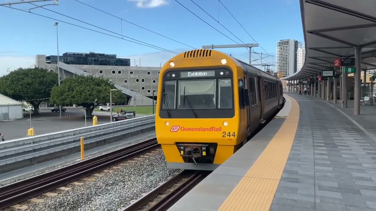 (Triple Town Horn Toots) Ekka Loop SMU244 Departing Exhibition Train Station Platform 2