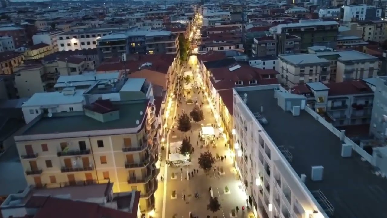 Cosenza vista dal drone, di notte ancor più bella