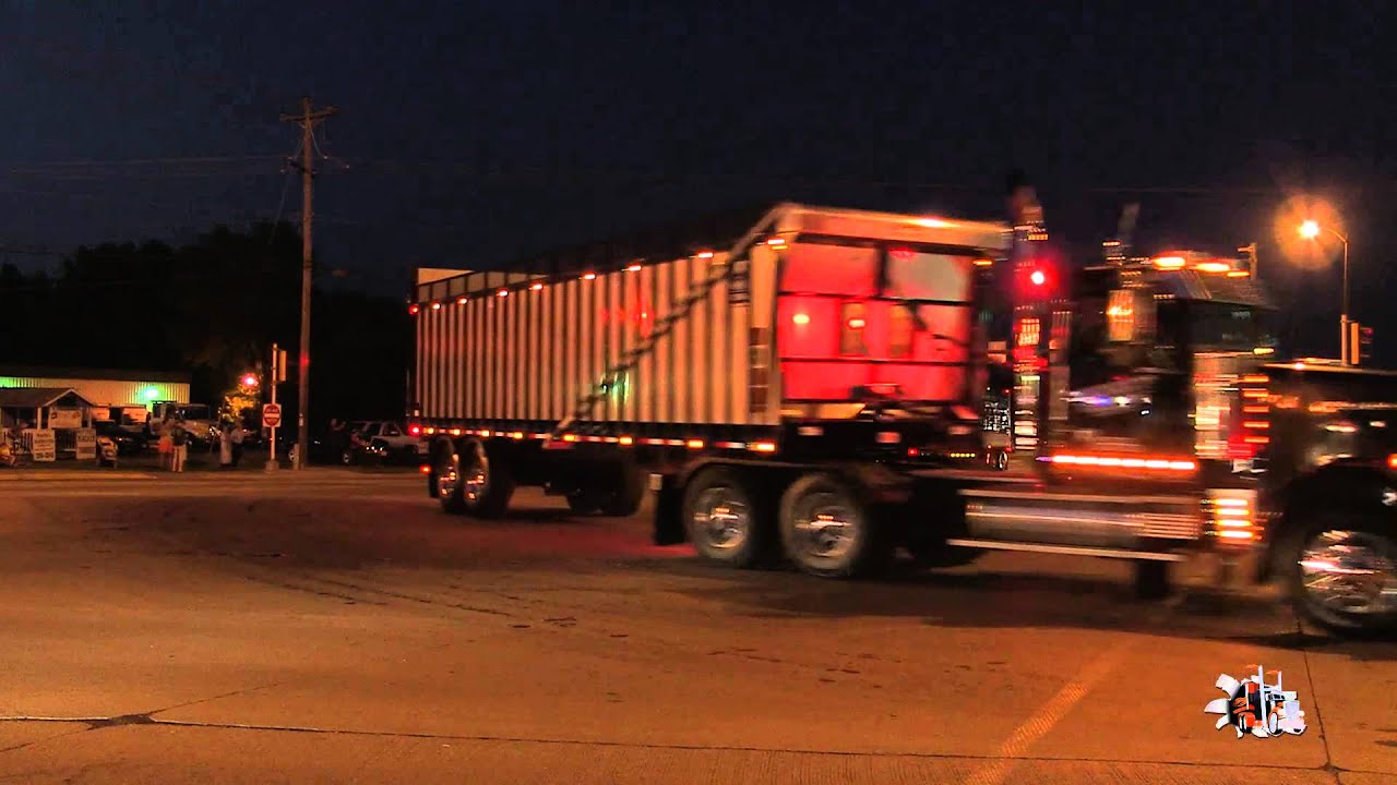 Eau Claire Big Rig Truck Show 2015 (Light Parade)
