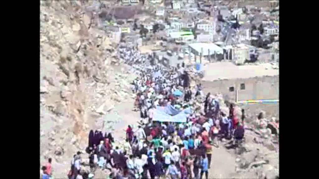 أكبر مسيرة لأبناء(مشرعه وحدنان) الى ساحة الحريه بتعز15-10