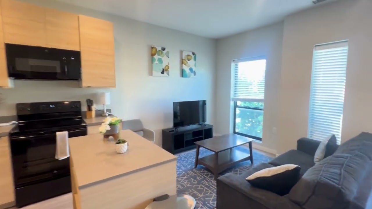 Rowat Lofts | Downtown Des Moines, IA | 1 Bedroom 1 Bathroom + Den