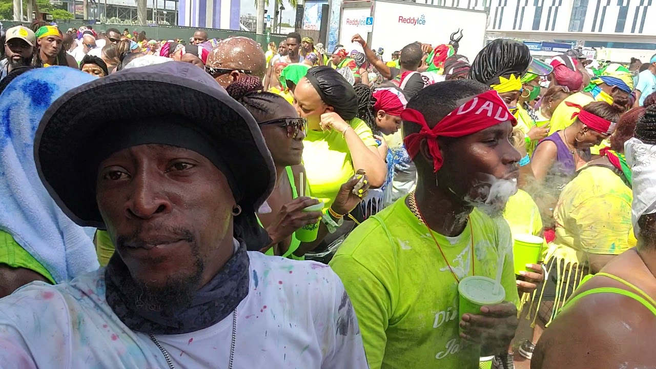 Dingolay Mass. Miami Carnival 2021