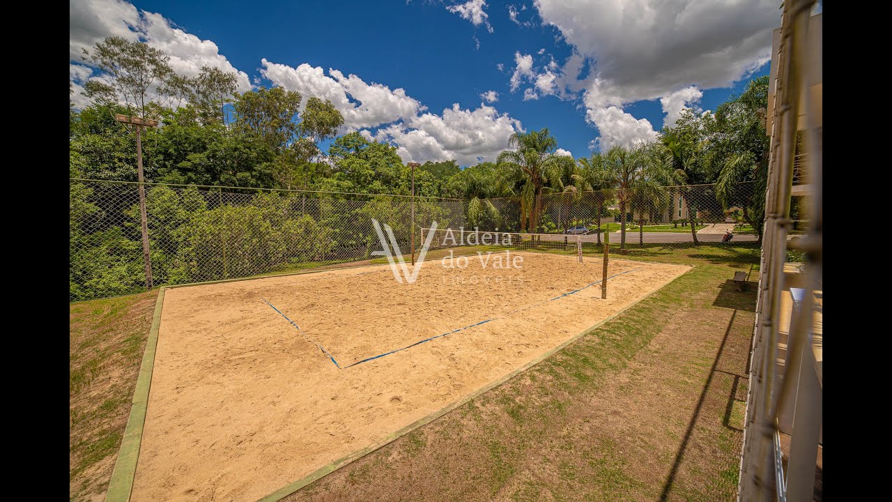 LOCALIZAÇÃO PRIVATIVA DE FRENTE PARA MATA E COM CAMPO DE VOLEI.