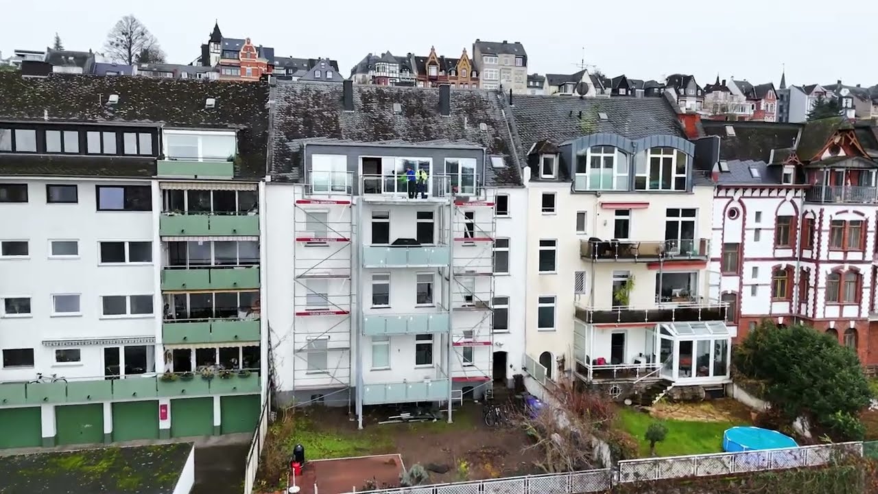Individuelle Balkonanlage in Koblenz | Sonderanfertigung mit spektakulärer Montage vom Rhein
