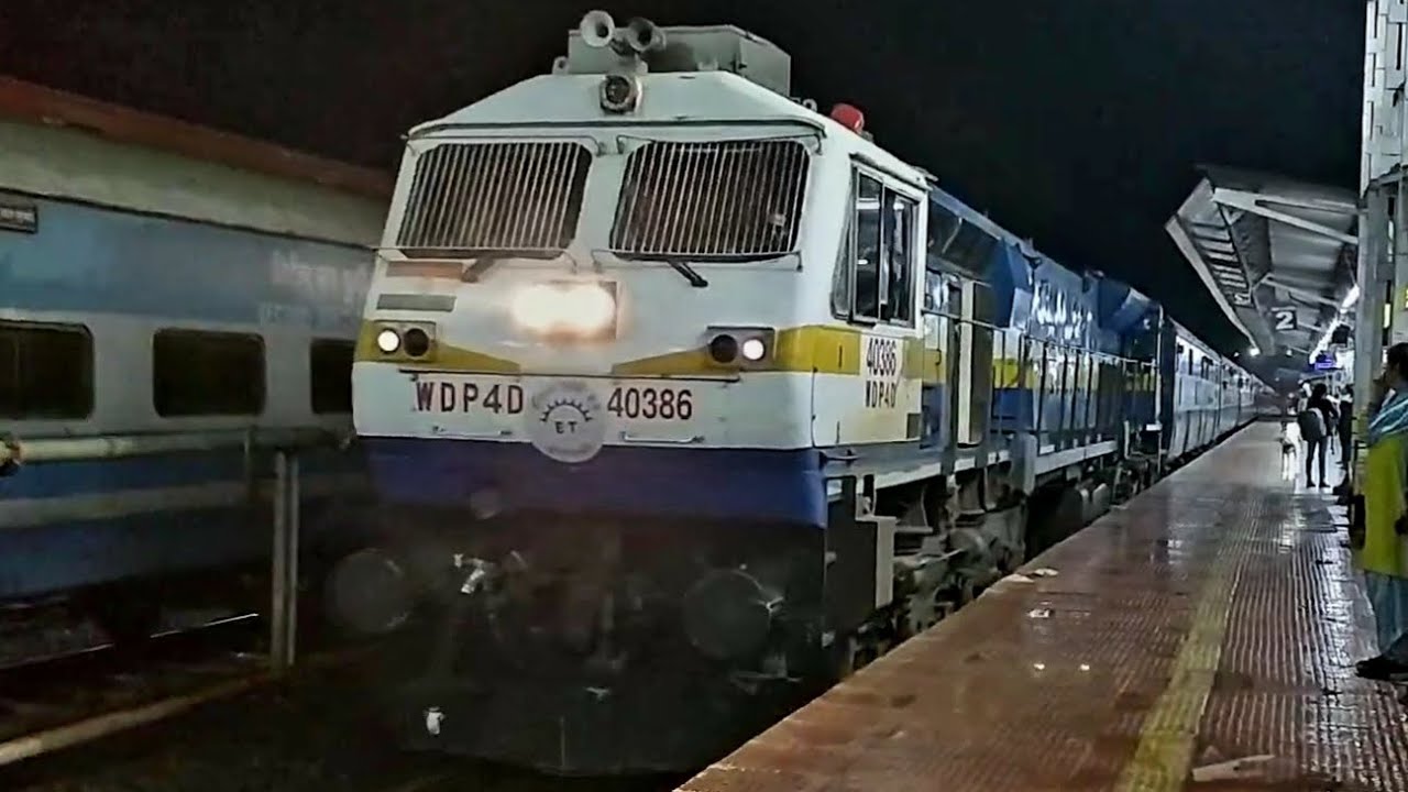 ( 13173 ) Sealdha - Subroom Kanchanjunga Express Still Honking Arriving at Agartala #video