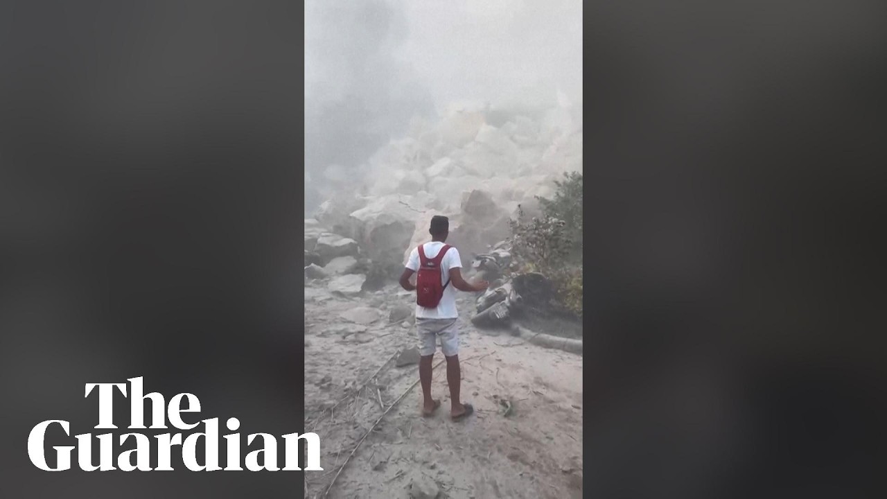 Rockfall hits Italian city after earthquake in Naples